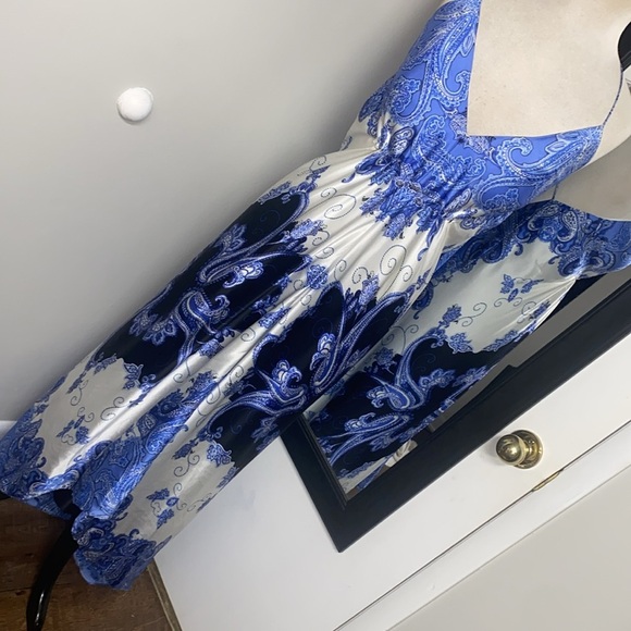 Vintage Silk Elegant Floral Paisley Pattern VNeck Backless Dress w/long train - Picture 3 of 15